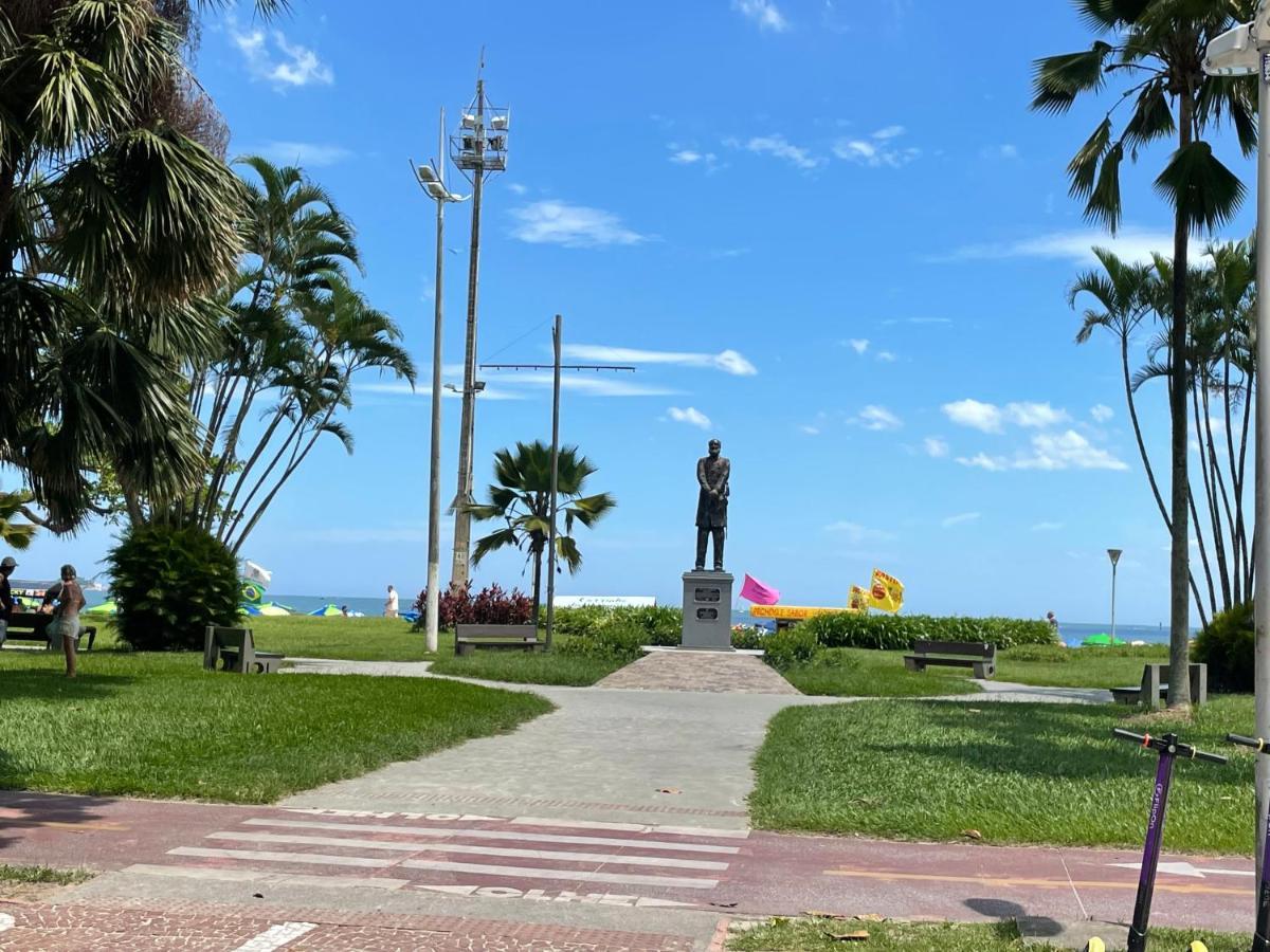 Praia Gonzaga, Santos Esterno foto